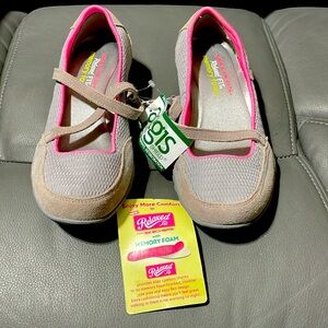 Skechers relaxed FIT memory foam - Brand New